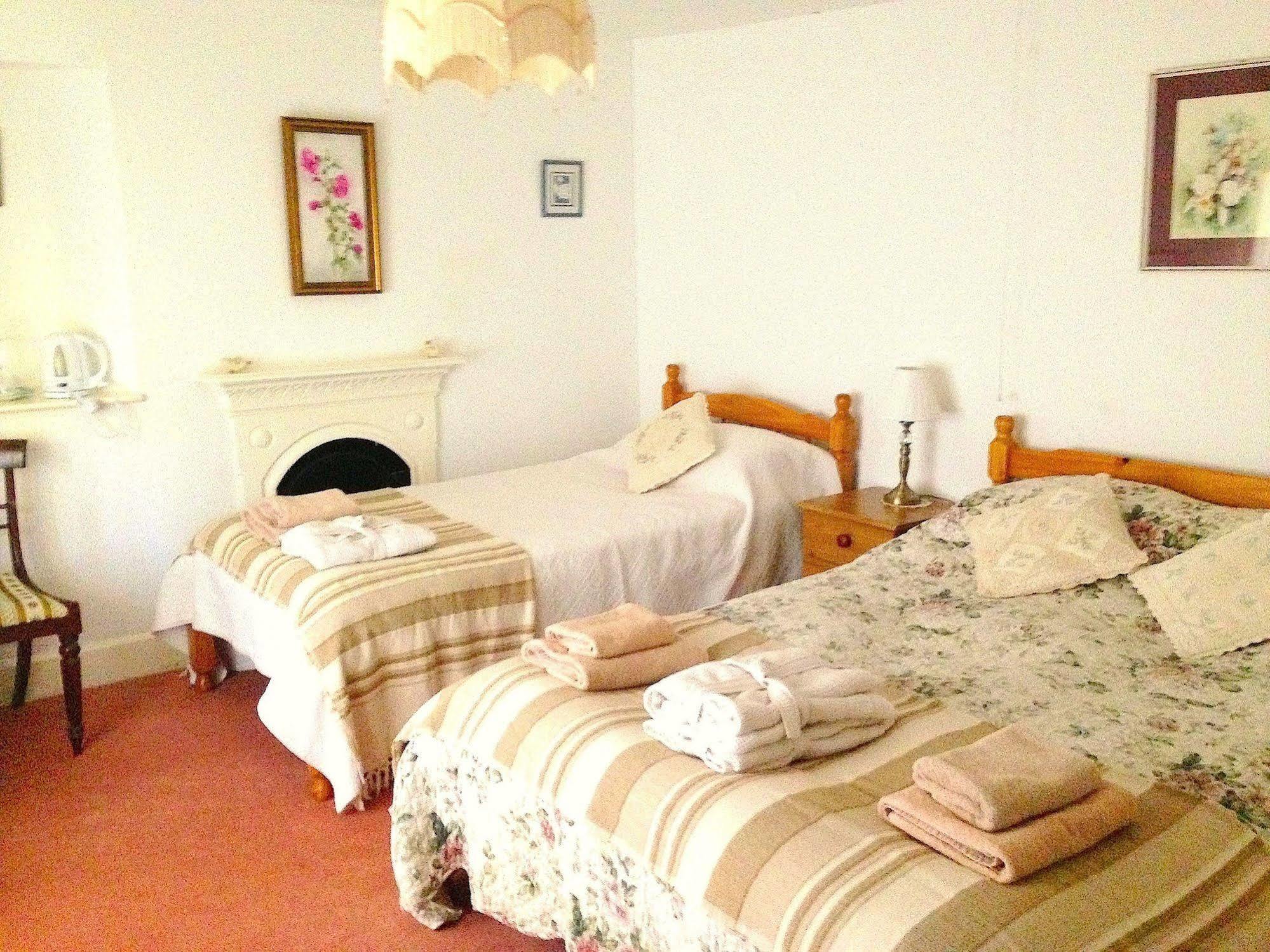 Bed and Breakfast Exmoor Owl & Hawk Centre Bossington Экстерьер фото